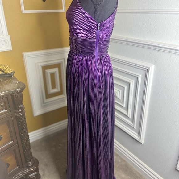 Bronx and Banco size XS
Purple Florence Gown / Elegant Purple One-Shoulder Dress - Picture 10 of 17